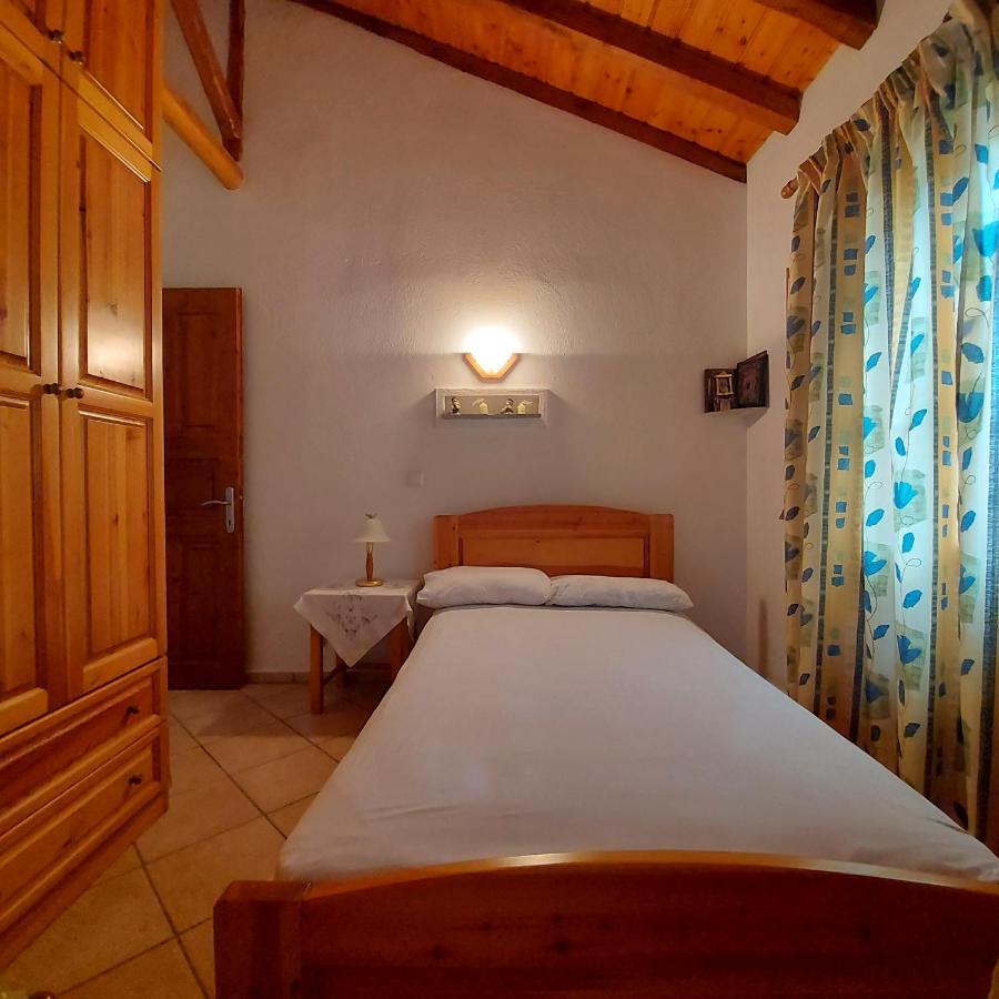 Villa Amfithea Moni Evaggelistrias Bagian luar foto