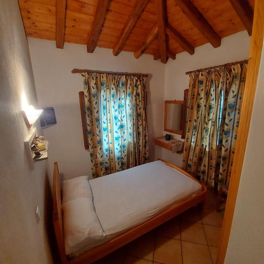 Villa Amfithea Moni Evaggelistrias Bagian luar foto