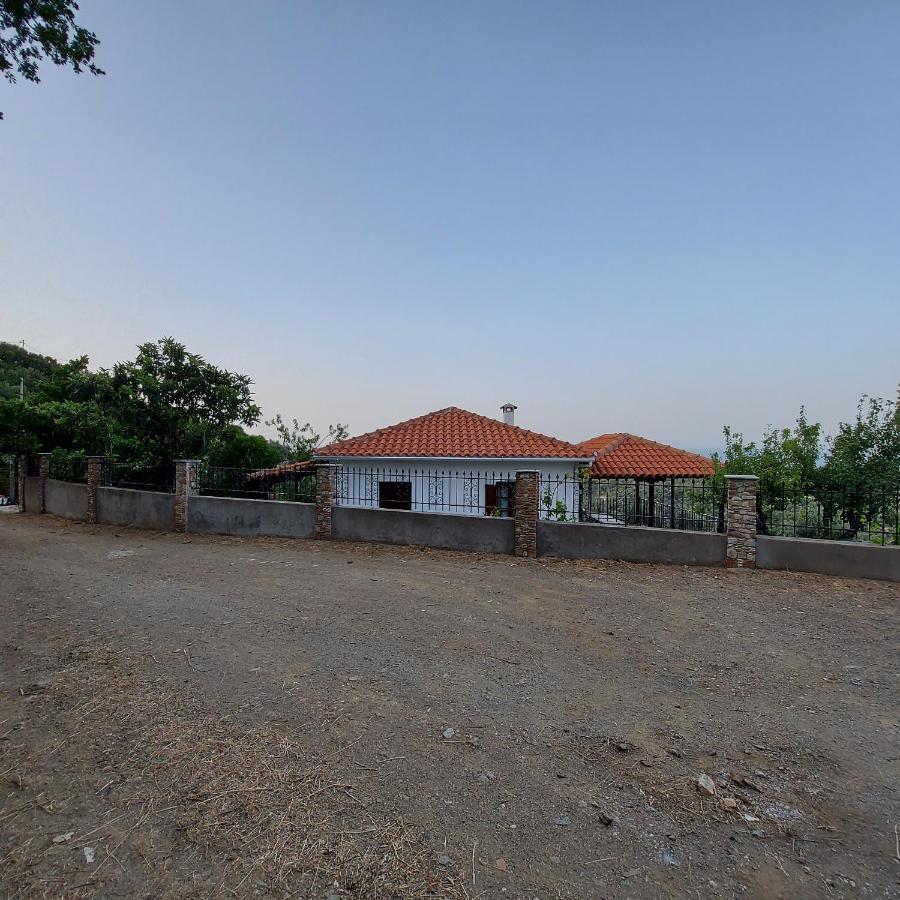 Villa Amfithea Moni Evaggelistrias Bagian luar foto