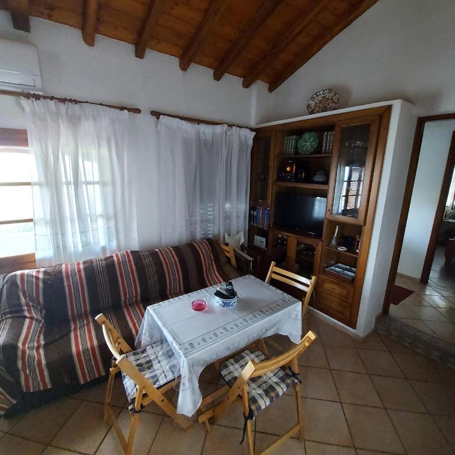 Villa Amfithea Moni Evaggelistrias Bagian luar foto